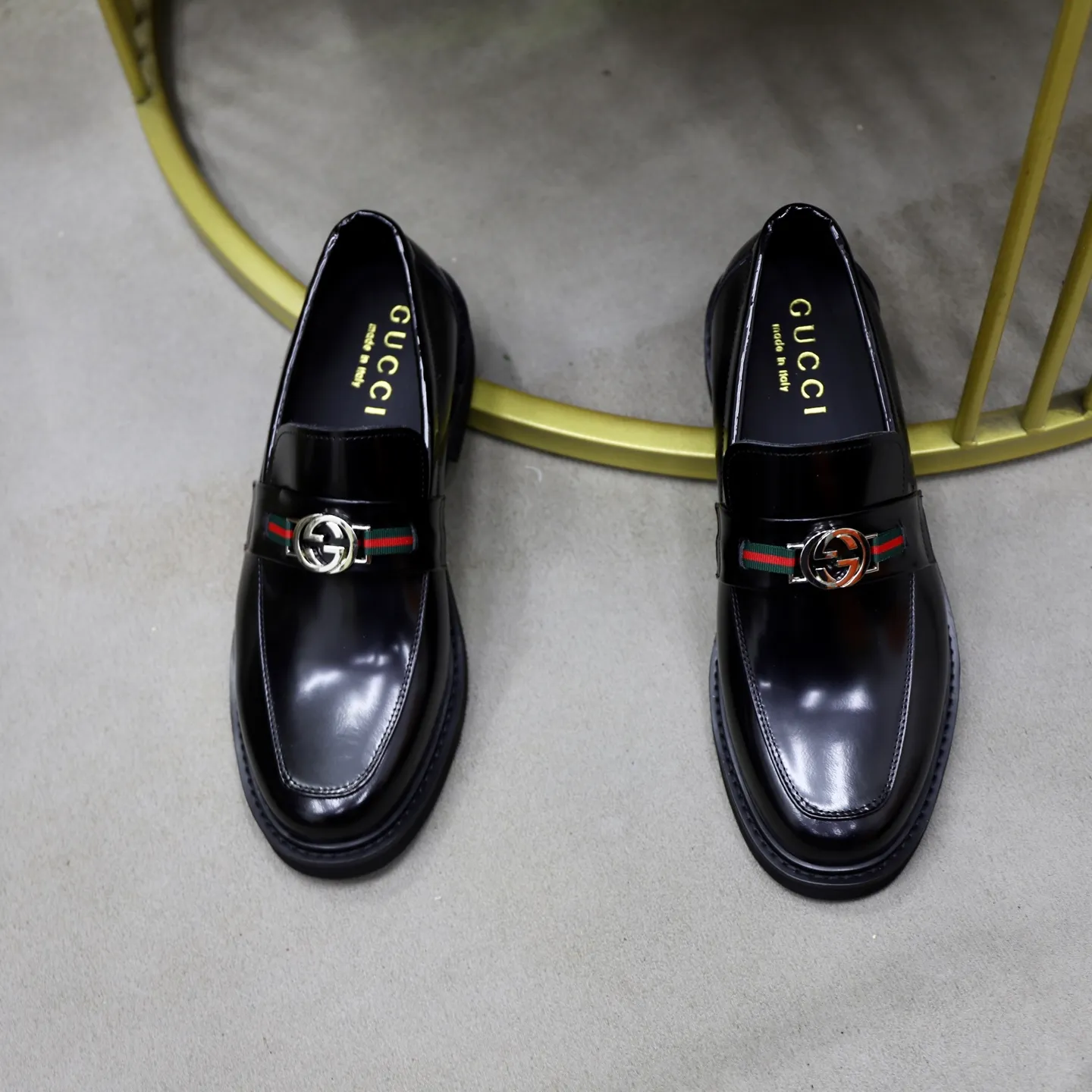 Ex-factory price: 540💰🙅‍♂️🙅‍♂️🙅‍♂️ Brand: GUCCI Standard code: Men's code 38-44 (45 can be customized) Grade: Same style as the official website Original order quality Material: Original cowhide surface Comfortable cowhide lining Original outsole Style category: Men's fashionable casual leather shoes Distinguished big-name luxury elements Top luxury Color: actual picture color